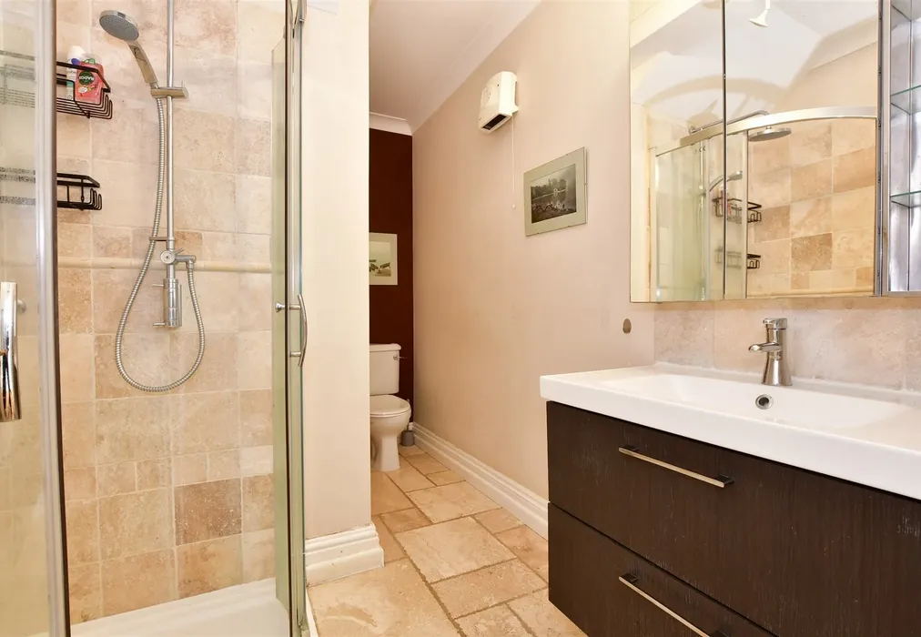 Annex Shower Room - Port La Salle, Bouldnor, Yarmouth, Isle of Wight - Wards of Kent