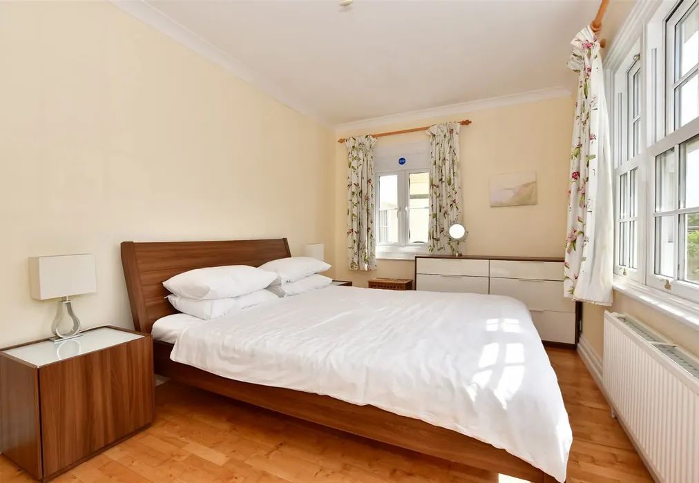 Annex Bedroom 1 - Port La Salle, Bouldnor, Yarmouth, Isle of Wight - Wards of Kent