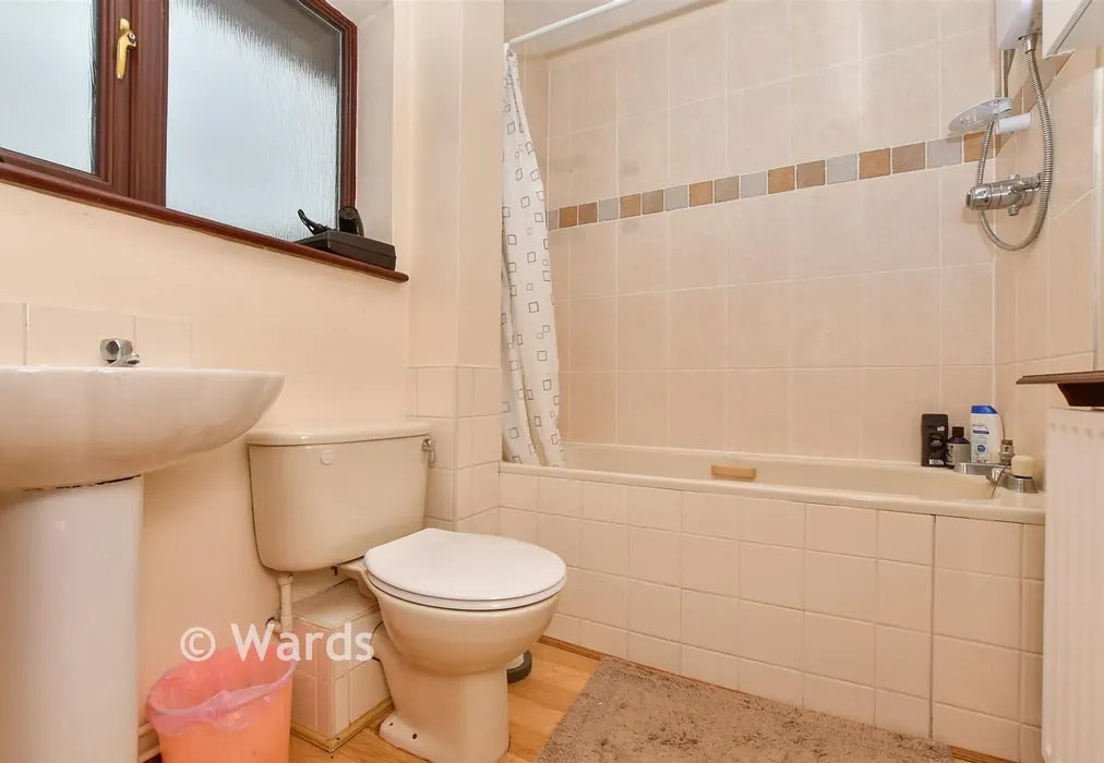En-Suite Bathroom - Lee Road, Snodland, Kent - Wards of Kent