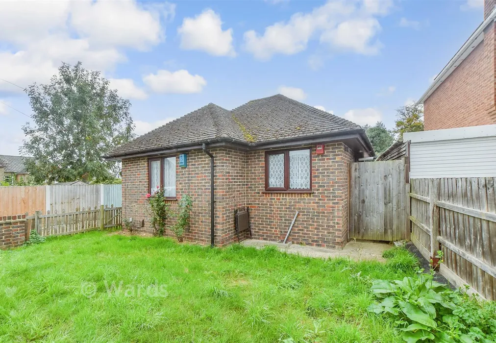 Side Garden - Lee Road, Snodland, Kent - Wards of Kent