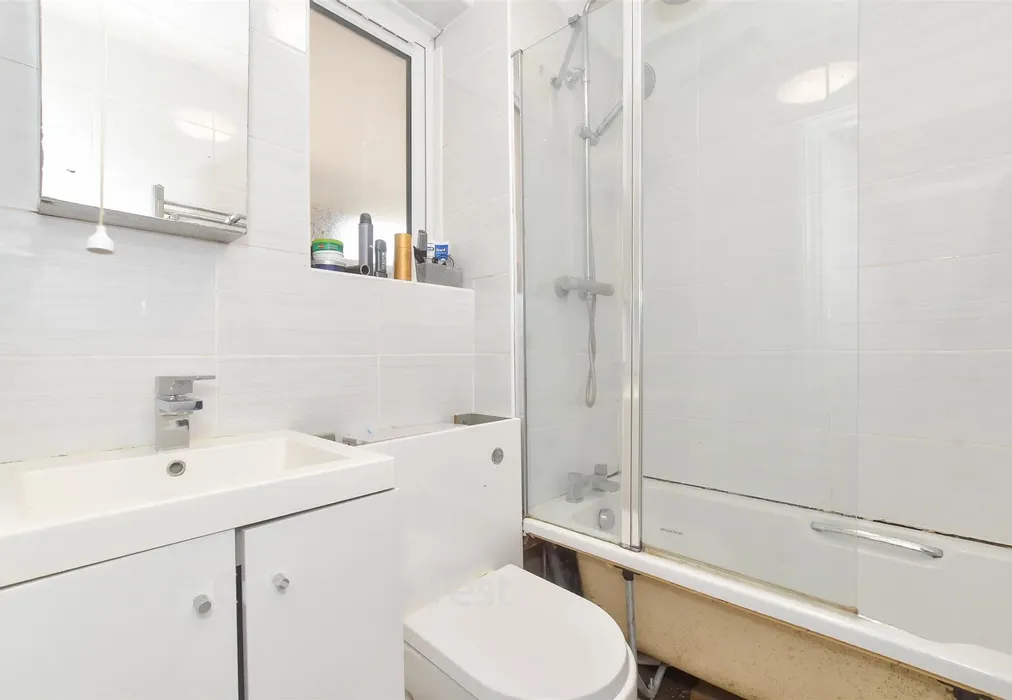 Kitchen - Campbell Road, Bognor Regis, West Sussex - Wards of Kent