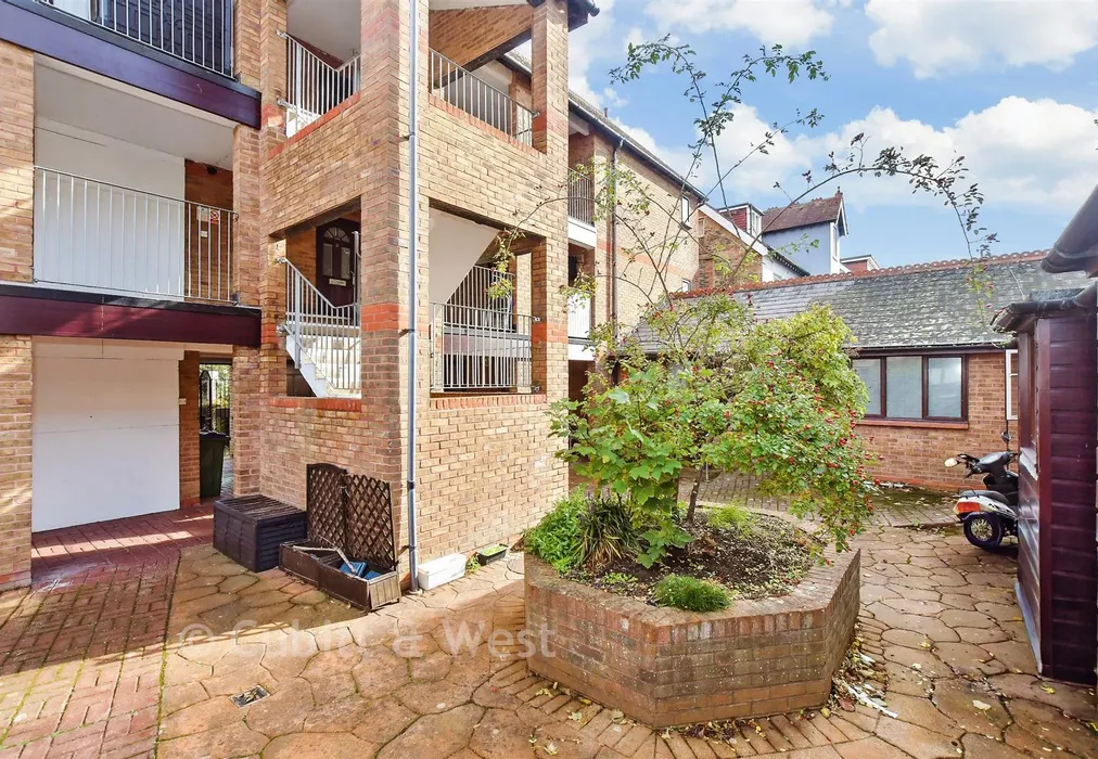 Communal Gardens - Campbell Road, Bognor Regis, West Sussex - Wards of Kent