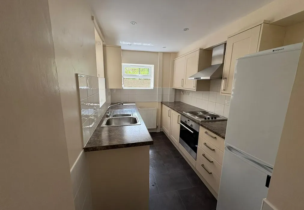 Kitchen - Baltic Road, Tonbridge, Kent - Wards of Kent