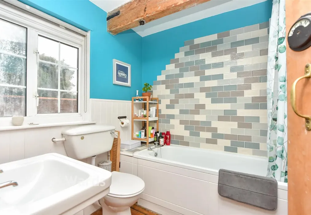 Bathroom - Breach Lane, Lower Halstow, Sittingbourne, Kent - Wards of Kent
