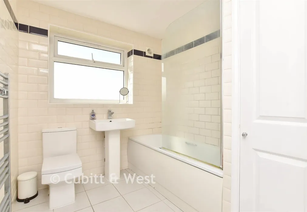Bathroom - Donnington Road, Woodingdean, Brighton, East Sussex - Wards of Kent