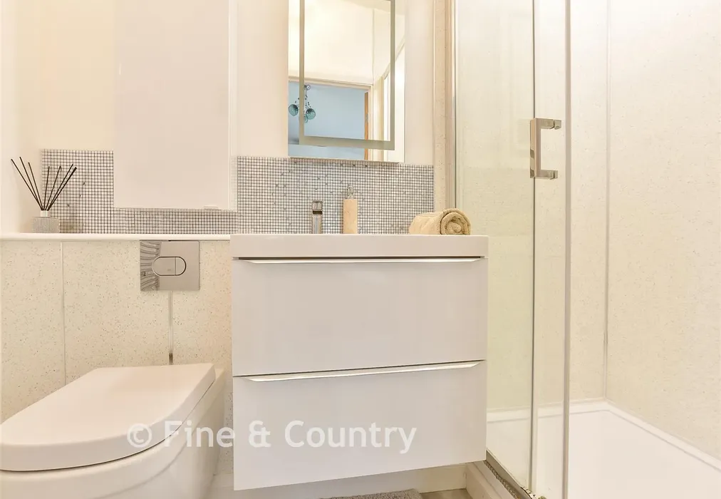 En-Suite Shower*** - Steephill Court Road, Ventnor, Isle of Wight - Wards of Kent