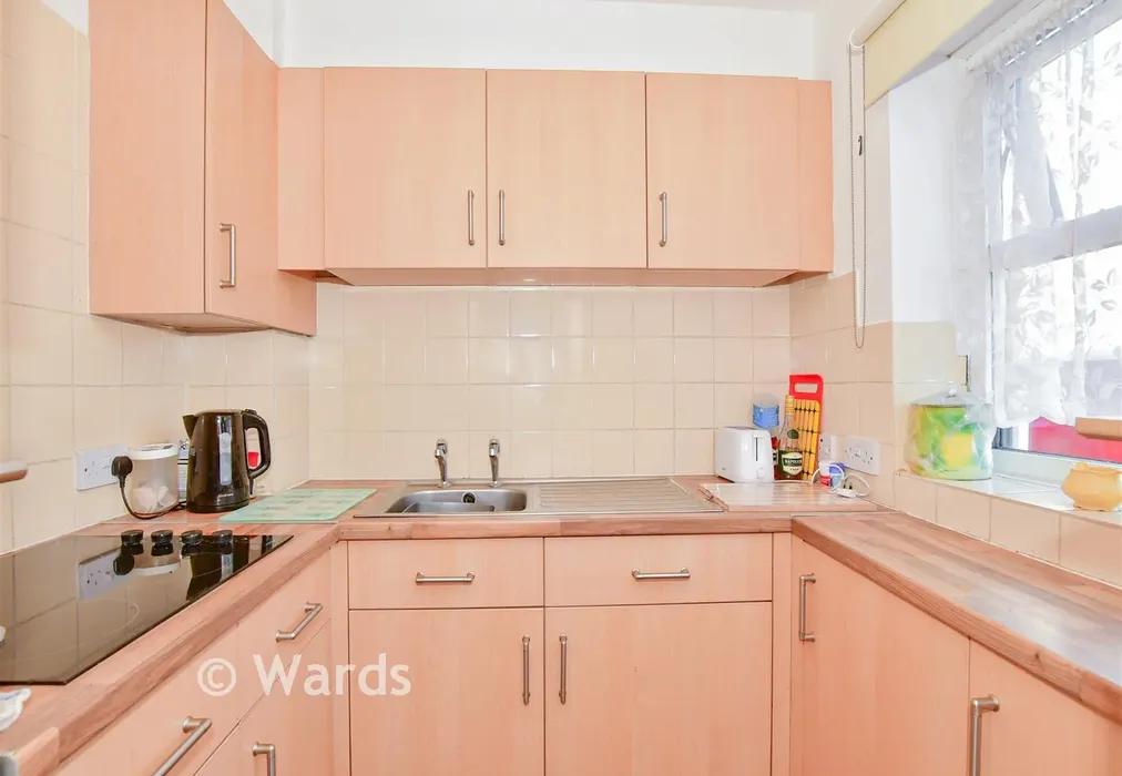 Kitchen - Queen Street, Deal, Kent - Wards of Kent