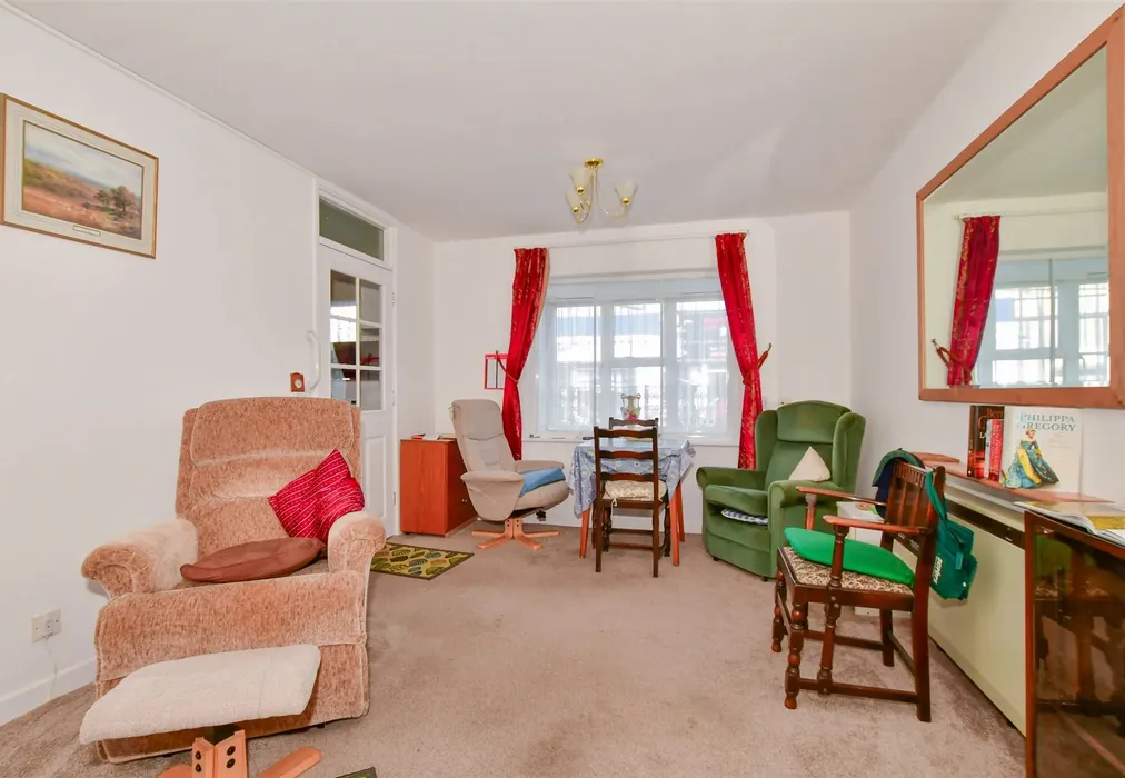 Lounge - Queen Street, Deal, Kent - Wards of Kent