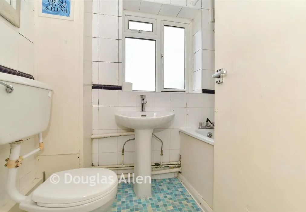 Bathroom - Dyson Road, London - Wards of Kent