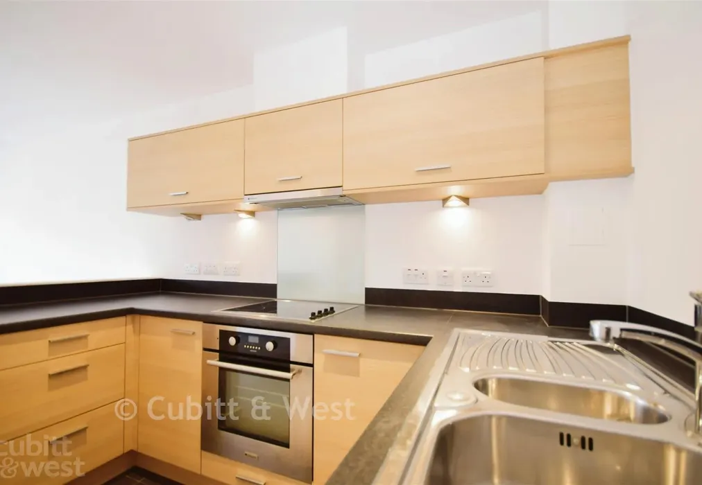 Kitchen - Admiralty Road, Portsmouth, Hampshire - Wards of Kent