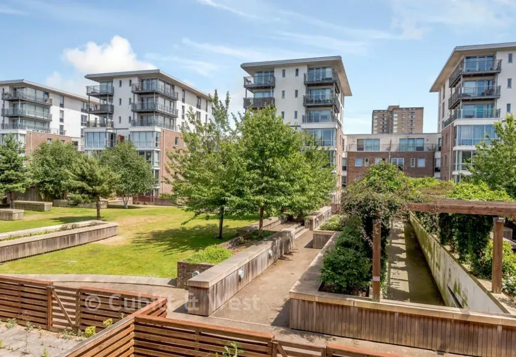 View Of Communal Garden - Admiralty Road, Portsmouth, Hampshire - Wards of Kent