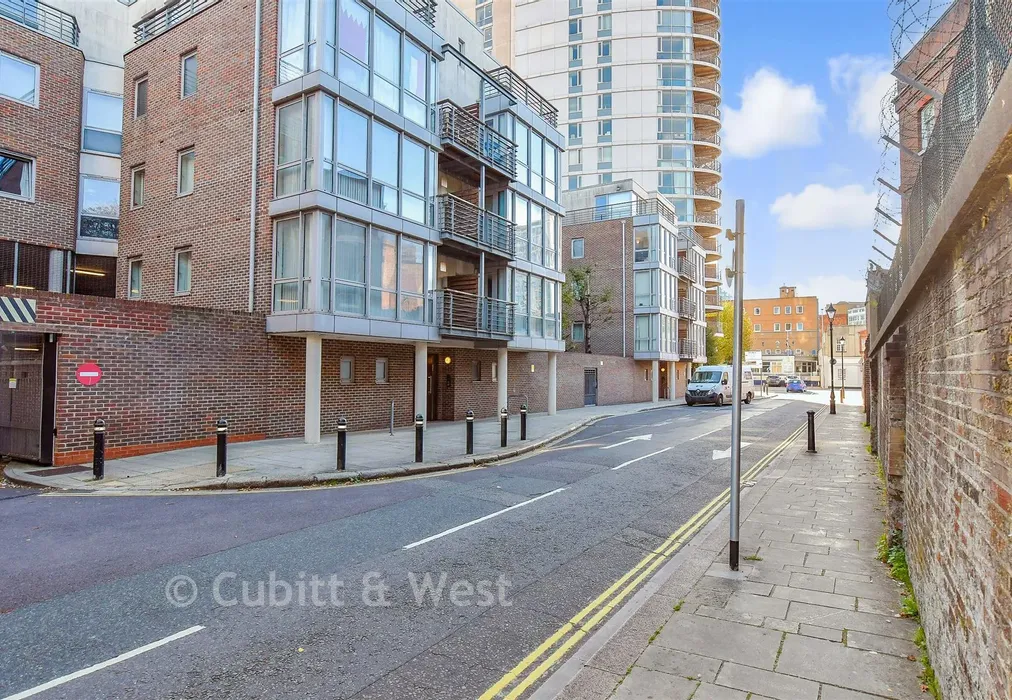 Street View - Admiralty Road, Portsmouth, Hampshire - Wards of Kent