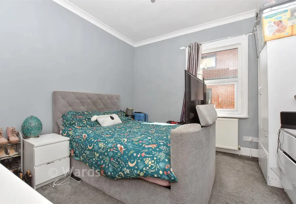 Bedroom 1 - High Street, Hythe, Kent - Wards of Kent