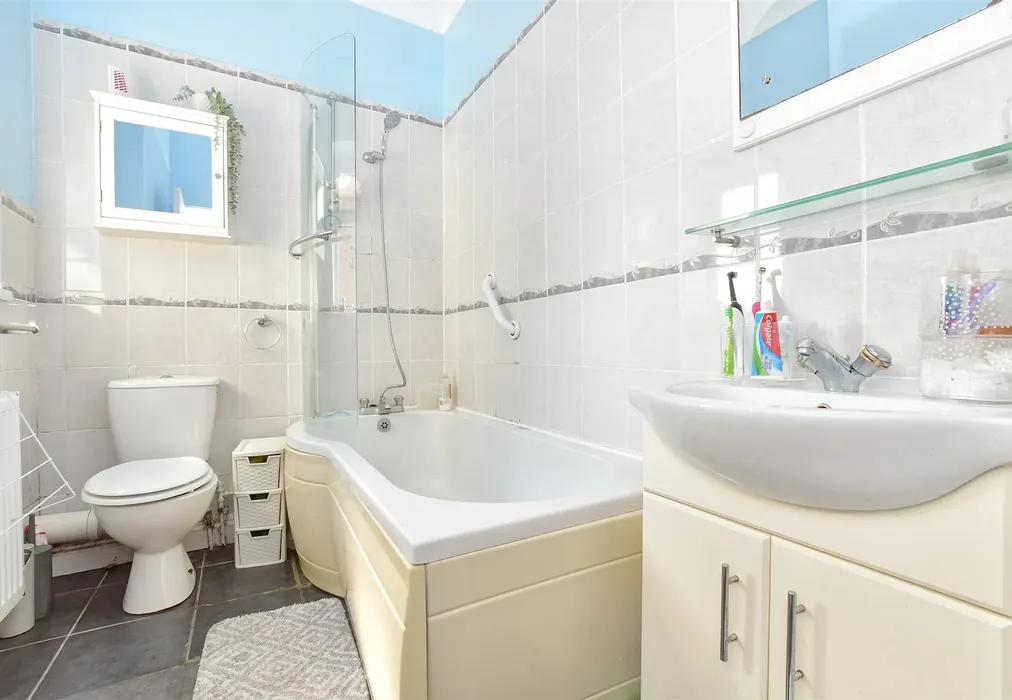 Bedroom 2 - High Street, Hythe, Kent - Wards of Kent