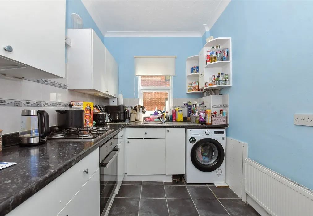 Bedroom 1 - High Street, Hythe, Kent - Wards of Kent