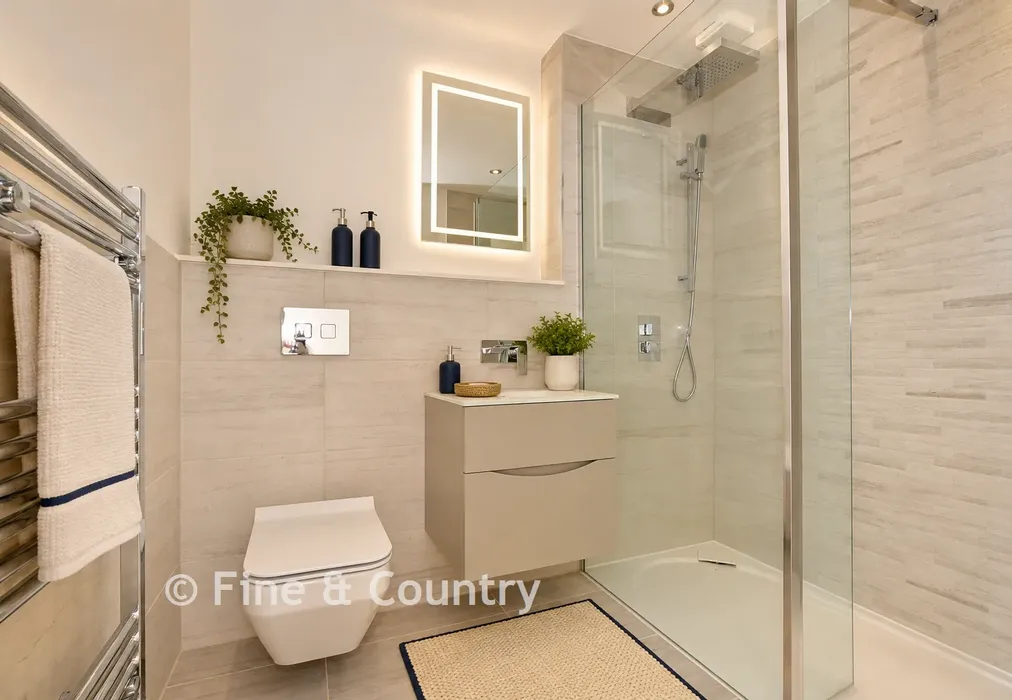 En Suite - Ocean View, Fitzroy Avenue, Broadstairs, Kent - Wards of Kent