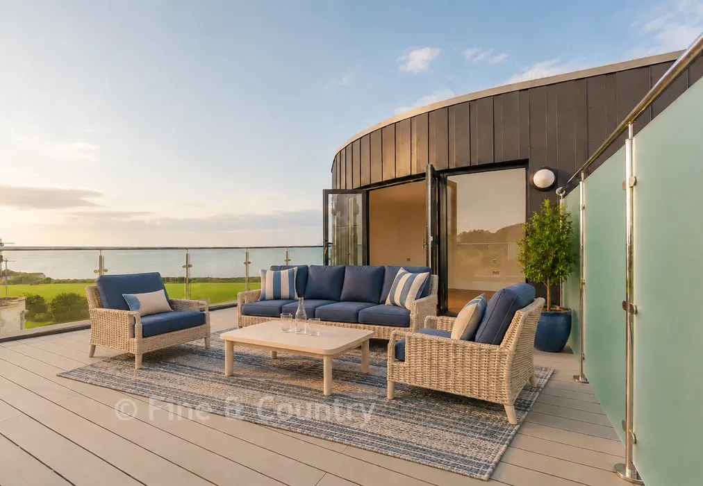 Terrace To Bedroom 1 - Ocean View, Fitzroy Avenue, Broadstairs, Kent - Wards of Kent