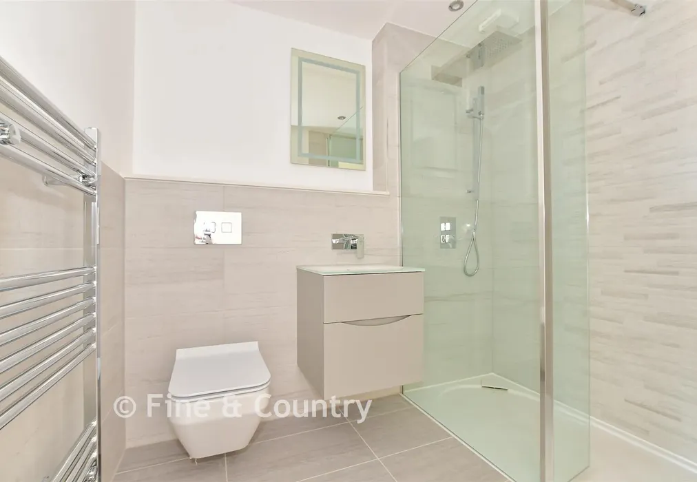 En-Suite - Ocean View, Fitzroy Avenue, Broadstairs, Kent - Wards of Kent