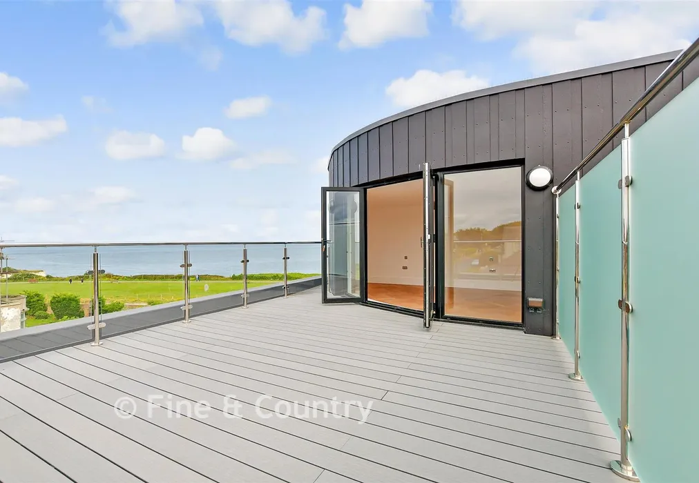 Balcony / Terrace - Ocean View, Fitzroy Avenue, Broadstairs, Kent - Wards of Kent