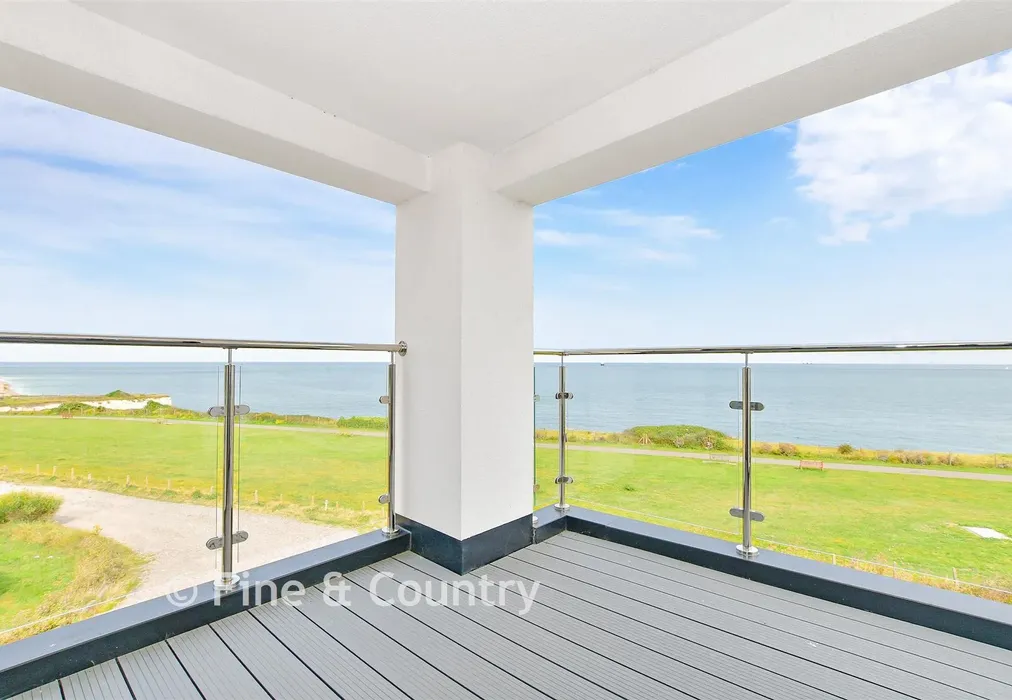 Balcony / Terrace - Ocean View, Fitzroy Avenue, Broadstairs, Kent - Wards of Kent
