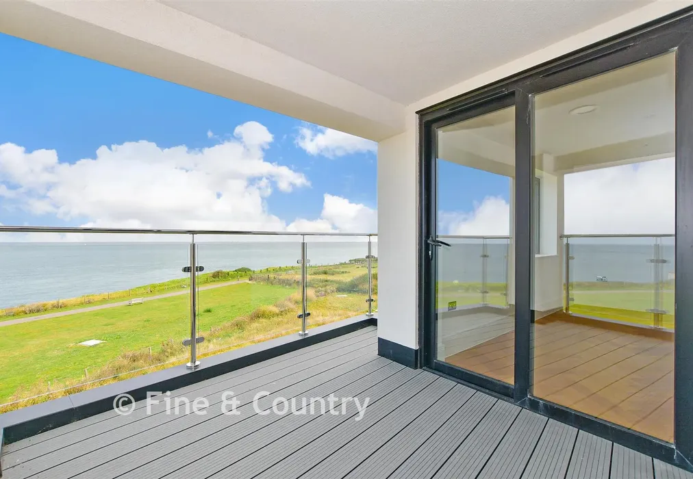 Balcony / Terrace - Ocean View, Fitzroy Avenue, Broadstairs, Kent - Wards of Kent