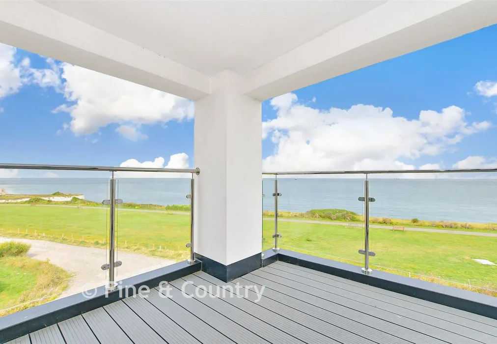 Balcony / Terrace - Ocean View, Fitzroy Avenue, Broadstairs, Kent - Wards of Kent