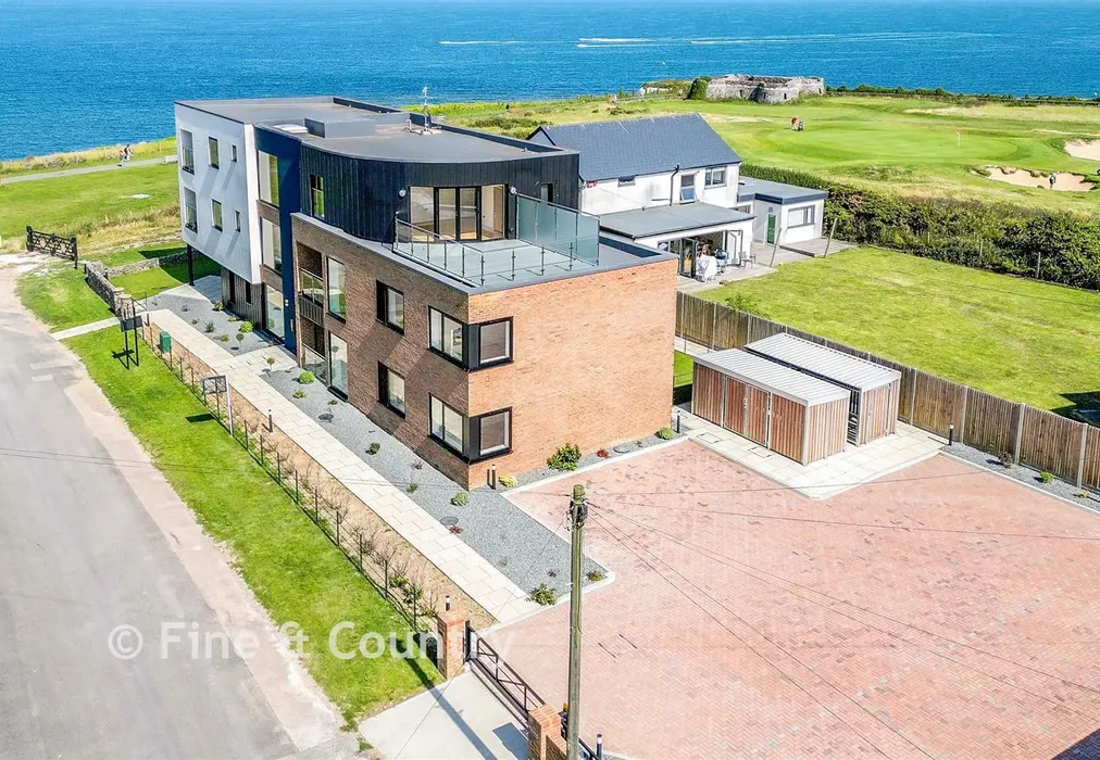 Drone 13 - Ocean View, Fitzroy Avenue, Broadstairs, Kent - Wards of Kent