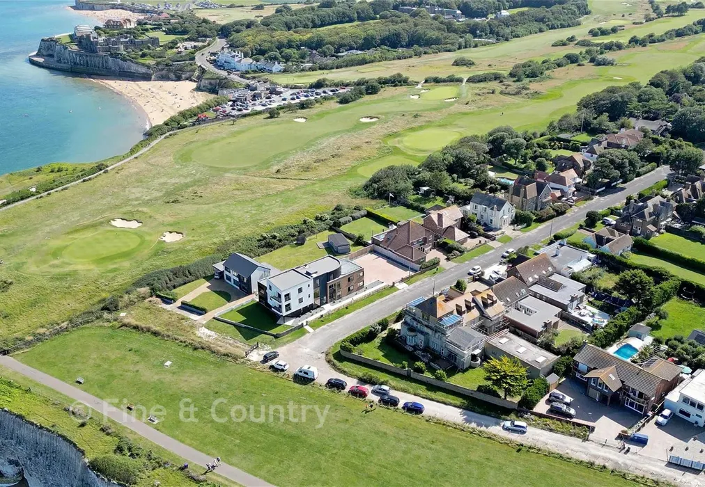 Drone 21 - Ocean View, Fitzroy Avenue, Broadstairs, Kent - Wards of Kent