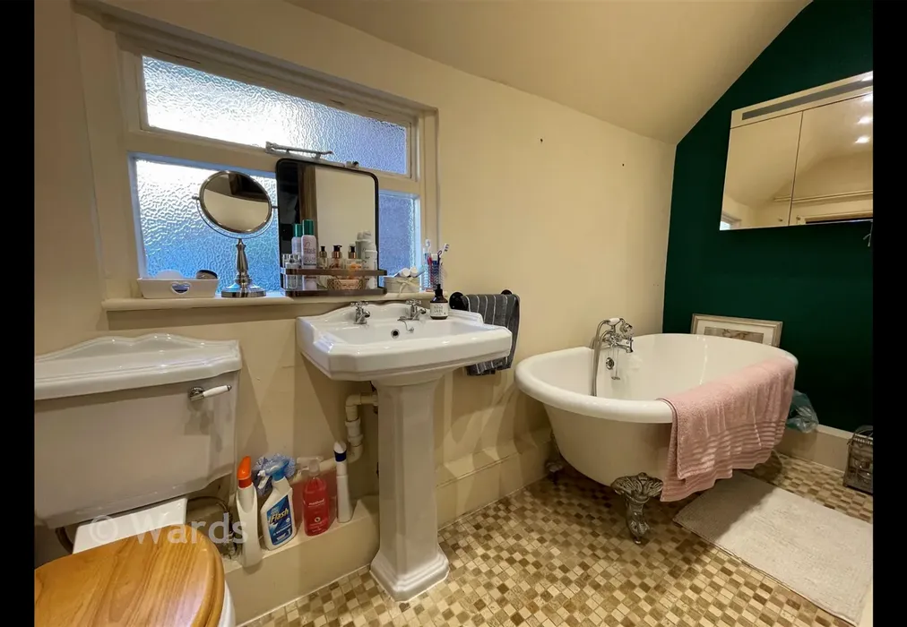 Bathroom - High Street, Staplehurst, Tonbridge, Kent - Wards of Kent
