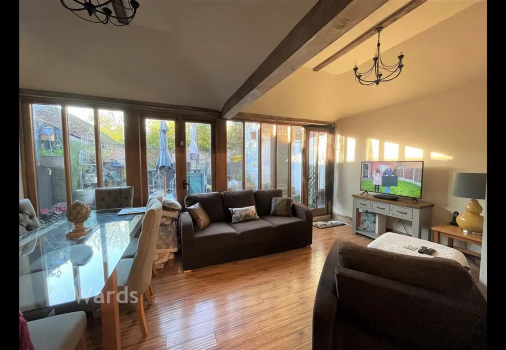 Lounge - High Street, Staplehurst, Tonbridge, Kent - Wards of Kent