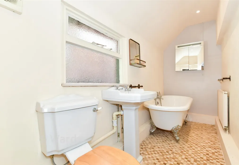 Bathroom - High Street, Staplehurst, Tonbridge, Kent - Wards of Kent
