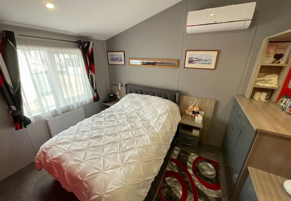 Bedroom 1 - Way Hill, Minster, Ramsgate, Kent - Wards of Kent