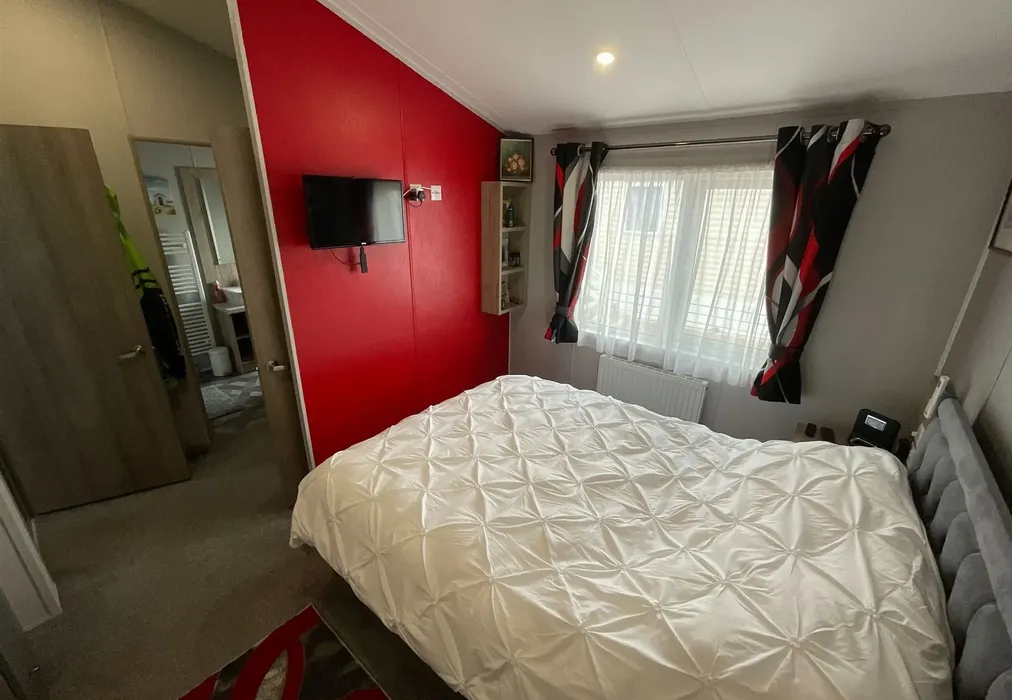 Bedroom 1 - Way Hill, Minster, Ramsgate, Kent - Wards of Kent