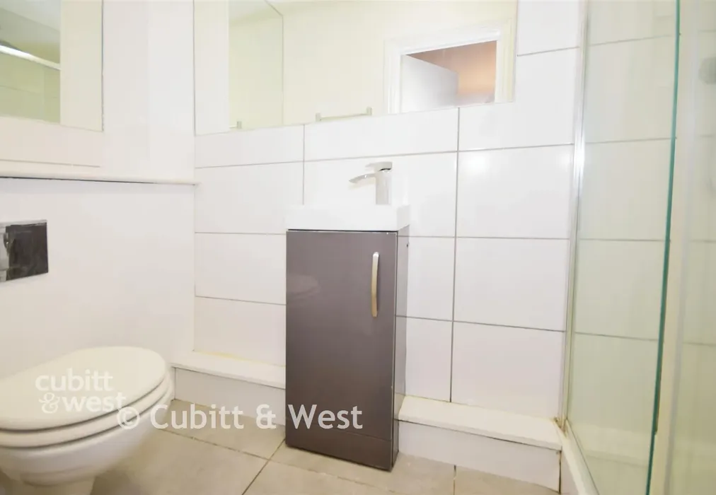 En-Suite Shower Room - Tarrant Wharf, Arundel, West Sussex - Wards of Kent