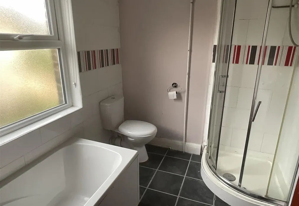 Bathroom - Clifton Gardens, Cliftonville, Margate, Kent - Wards of Kent