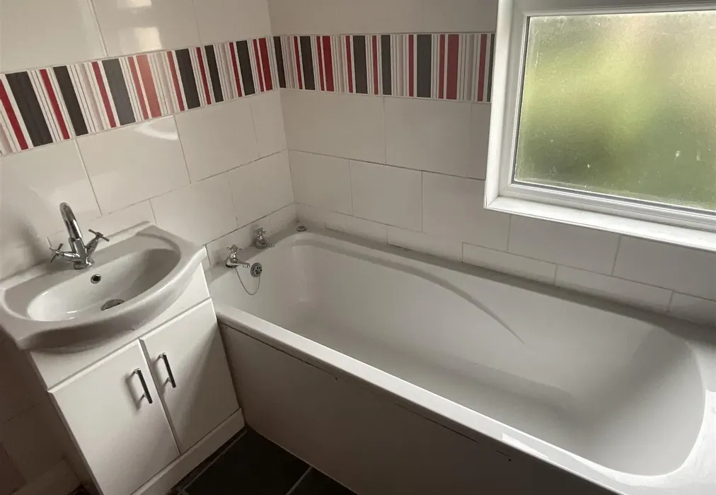 Bathroom - Clifton Gardens, Cliftonville, Margate, Kent - Wards of Kent