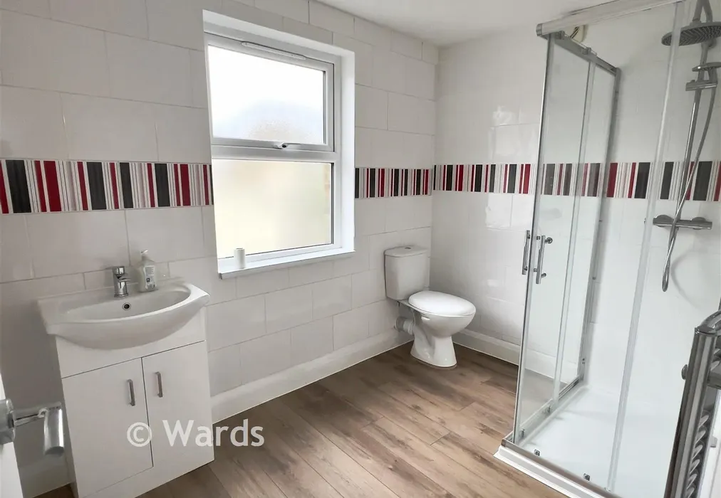 Bathroom - Clifton Gardens, Cliftonville, Margate, Kent - Wards of Kent