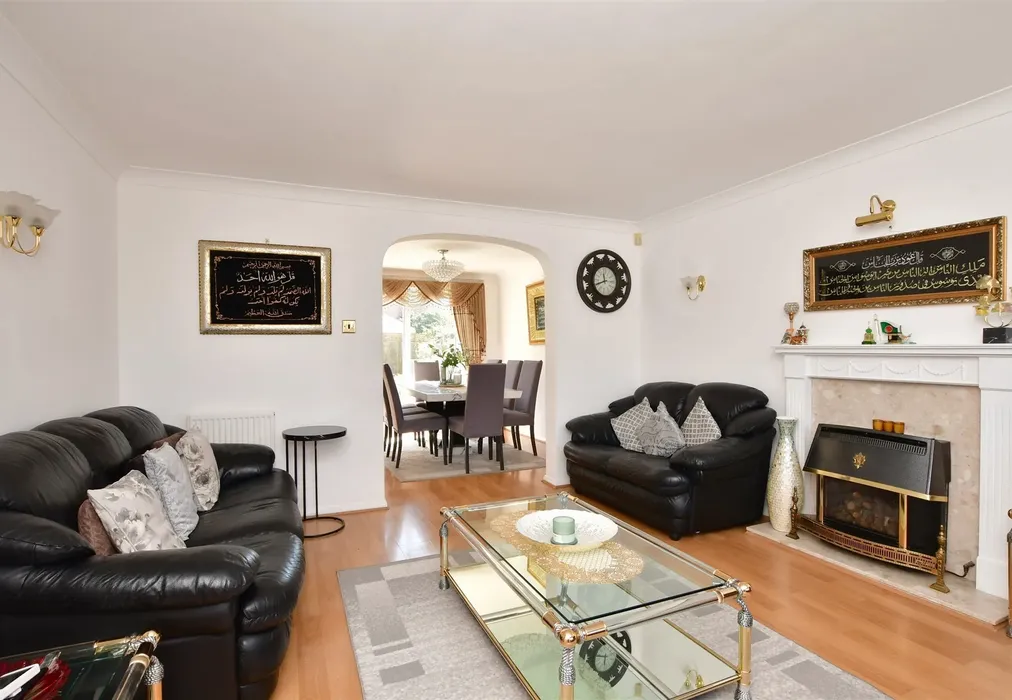 Lounge - Ladies Mile Road, Patcham, East Sussex - Wards of Kent