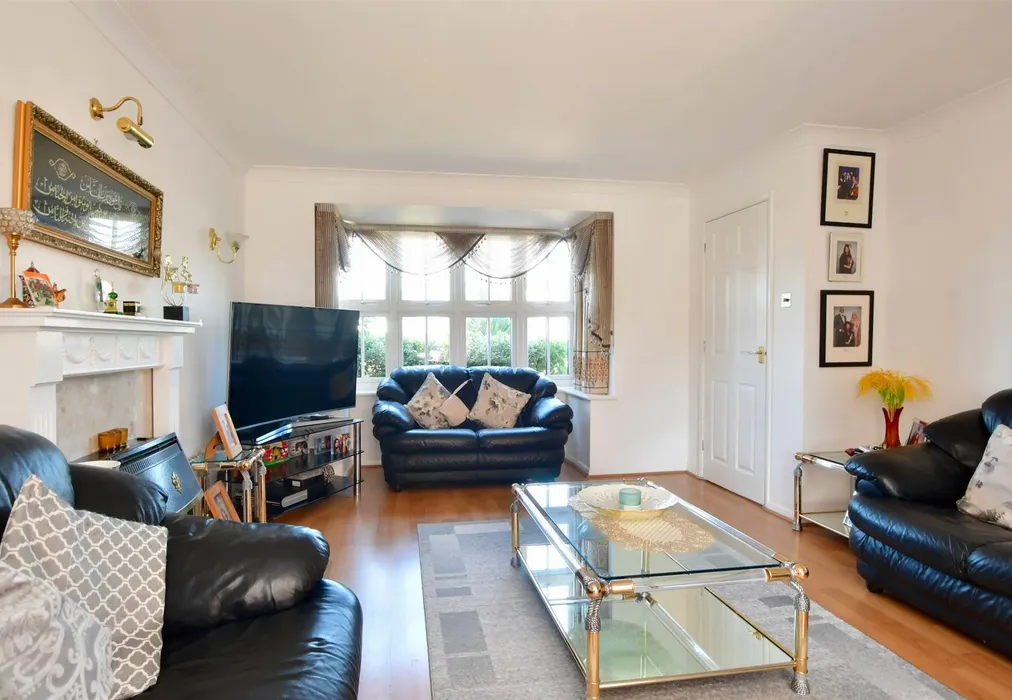 Lounge - Ladies Mile Road, Patcham, East Sussex - Wards of Kent