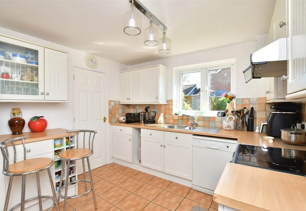 Kitchen - Ladies Mile Road, Patcham, East Sussex - Wards of Kent