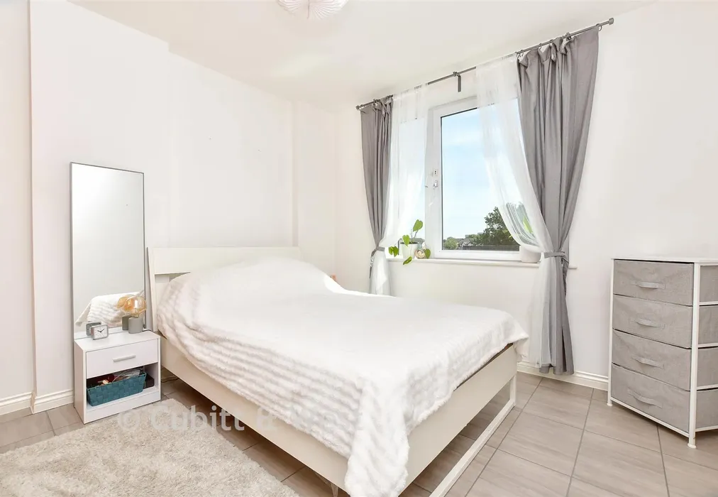 Bedroom - London Road, Wallington, Surrey - Wards of Kent