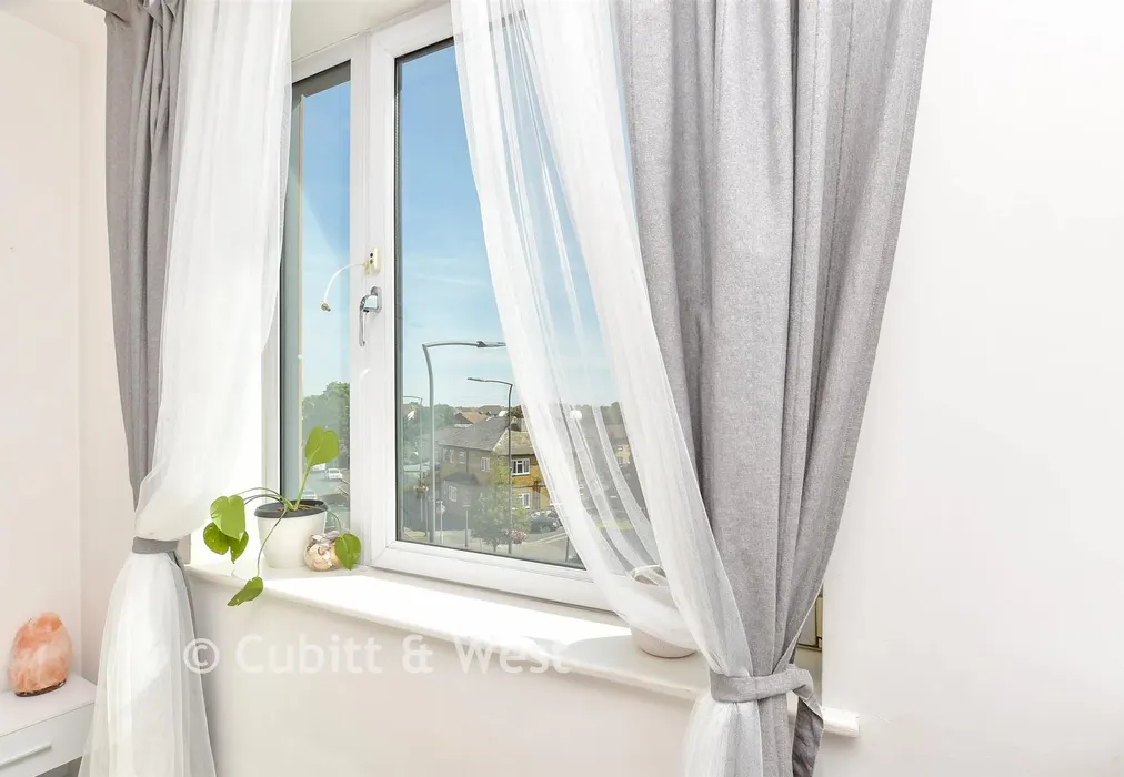Internal Lifestyle Photograph - London Road, Wallington, Surrey - Wards of Kent