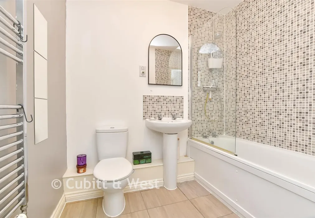 Bathroom - London Road, Wallington, Surrey - Wards of Kent