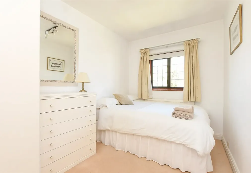 Bedroom 5 - Copse Hill, Purley, Surrey - Wards of Kent
