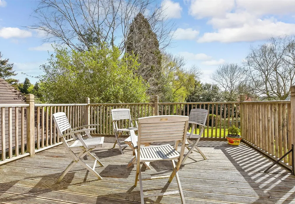Balcony / Terrace - Copse Hill, Purley, Surrey - Wards of Kent
