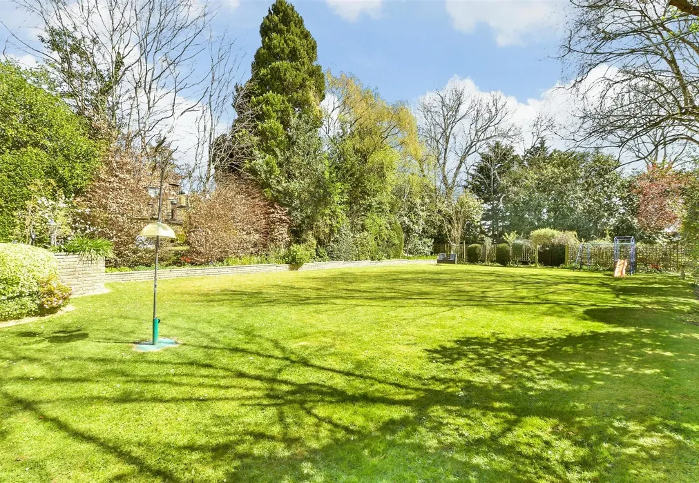 Rear Garden - Copse Hill, Purley, Surrey - Wards of Kent