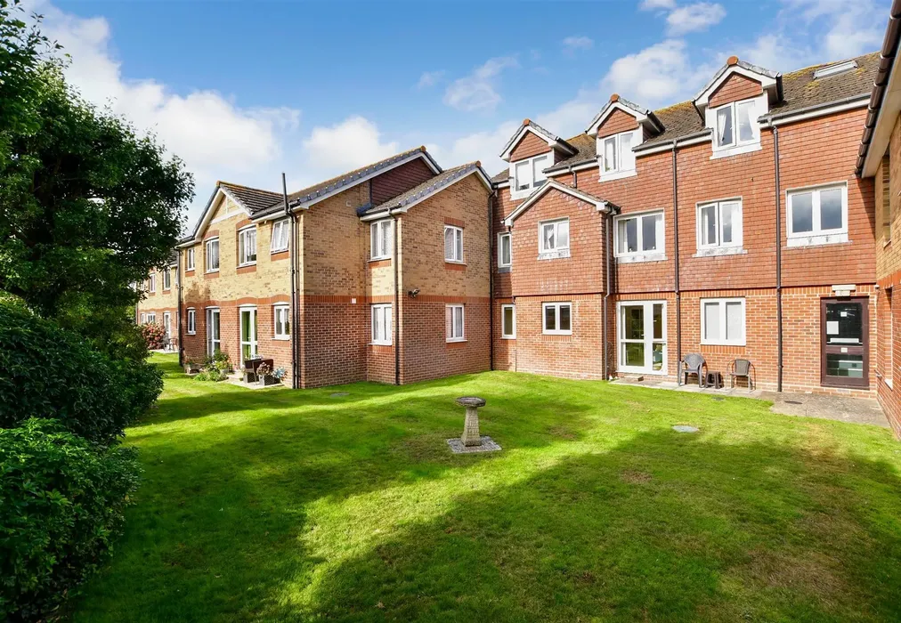 Communal Gardens - Silverwood Court, Rustington, West Sussex - Wards of Kent