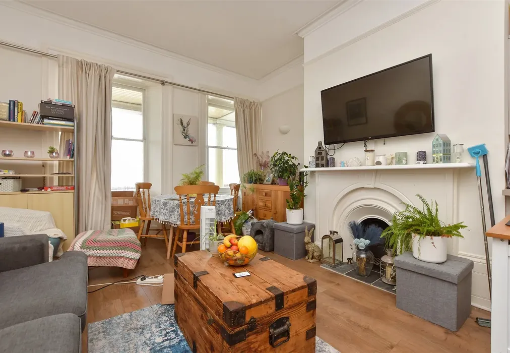 Kitchen / Lounge - Wellington Crescent, Ramsgate, Kent - Wards of Kent