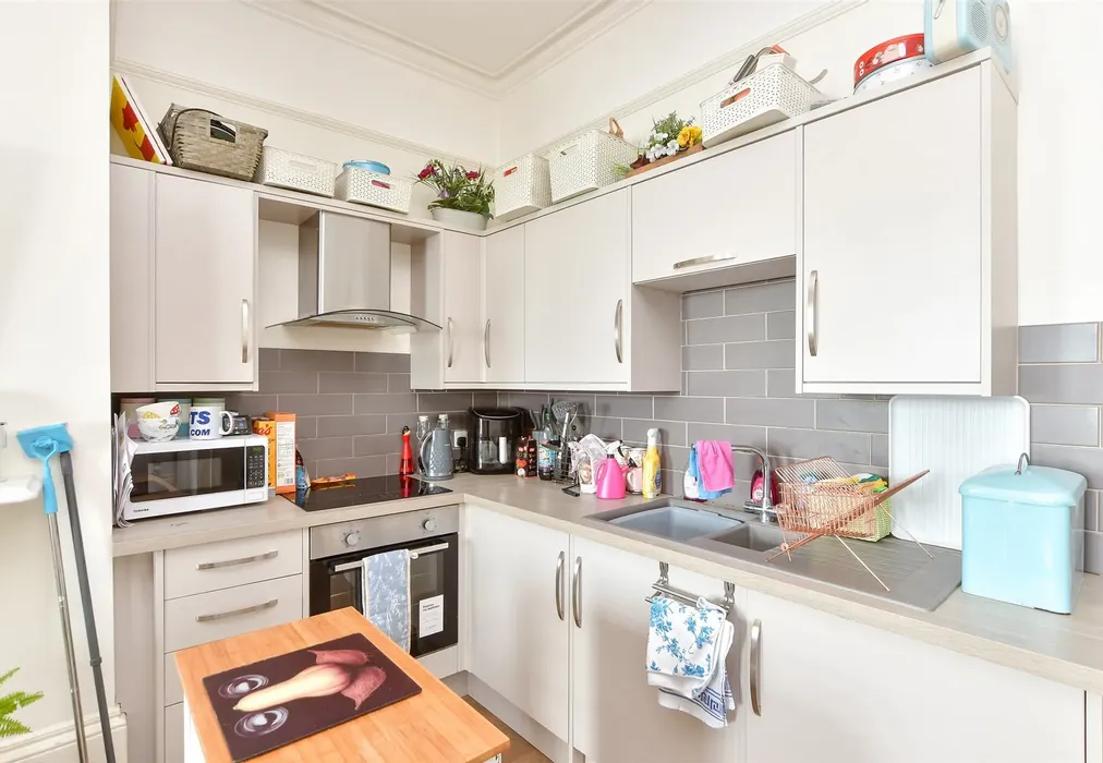 Kitchen / Lounge - Wellington Crescent, Ramsgate, Kent - Wards of Kent
