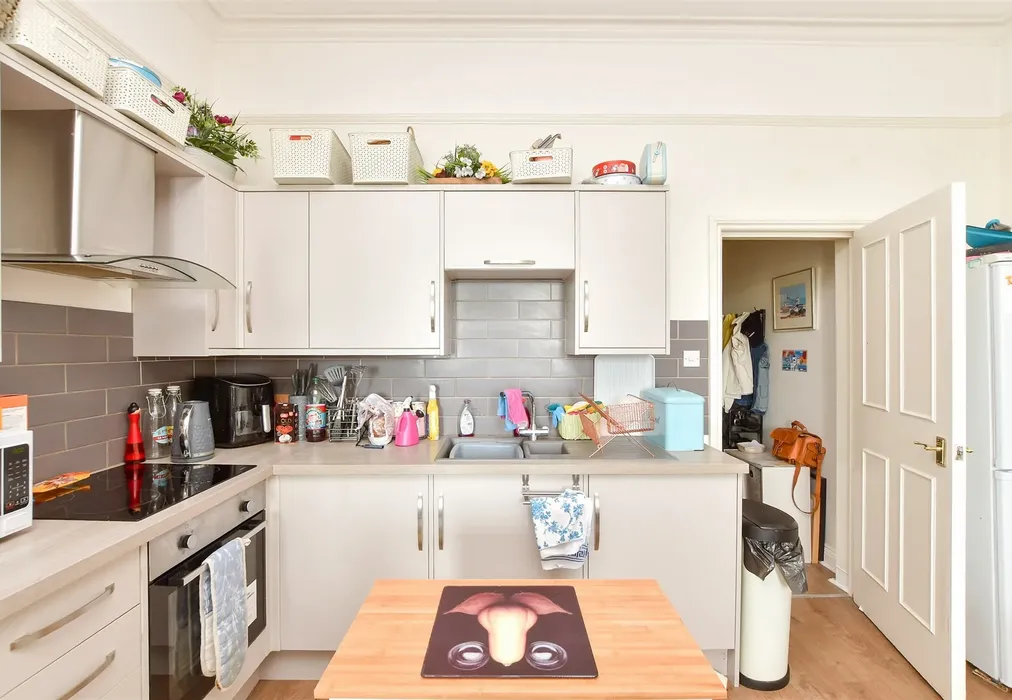 Kitchen / Lounge - Wellington Crescent, Ramsgate, Kent - Wards of Kent